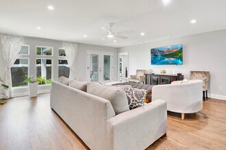 3005 W San Miguel St in Tampa, FL - Building Photo - Building Photo