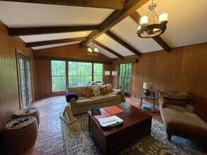 720 Yaupon Valley Rd in West Lake Hills, TX - Building Photo - Building Photo
