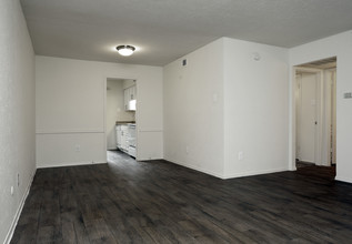 Woodbridge in Dallas, TX - Building Photo - Interior Photo