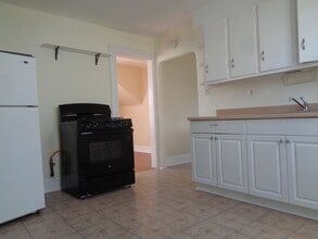 25 Parkview Ave, Unit 3rd Floor in Belleville, NJ - Foto de edificio - Building Photo