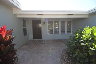 2548 SE 14th St in Pompano Beach, FL - Building Photo - Building Photo