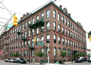 126 Webster Ave in Jersey City, NJ - Foto de edificio - Building Photo
