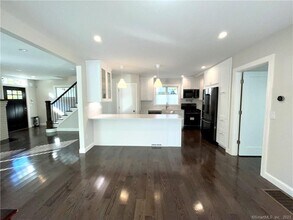 49 Midland Ave in Stamford, CT - Building Photo - Building Photo