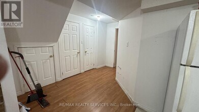 244 Van Kirk Dr in Brampton, ON - Building Photo - Building Photo