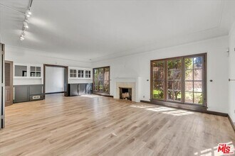 626 N Canon Dr in Beverly Hills, CA - Building Photo - Building Photo