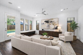 2011 Colorado St in Houston, TX - Building Photo - Building Photo