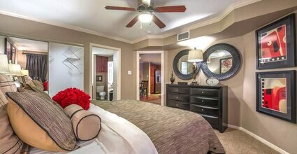 2100 Bering Dr in Houston, TX - Building Photo - Building Photo