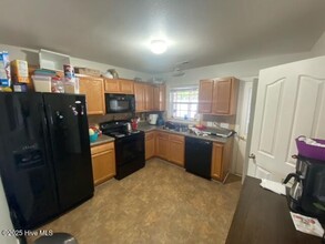 406 Springwood Dr in Jacksonville, NC - Building Photo - Building Photo