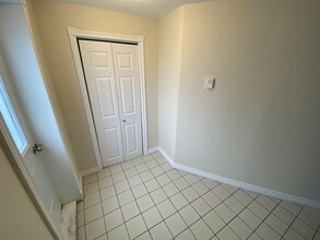 18 MacKenzie St in St John's, NL - Building Photo - Building Photo