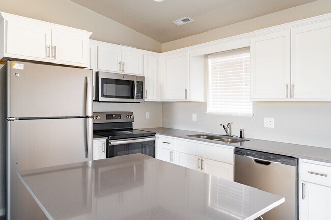 2901 Cohen Ln in Waterloo, IA - Building Photo - Building Photo