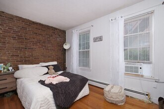 4 Wigglesworth St, Unit 1 in Boston, MA - Building Photo - Building Photo