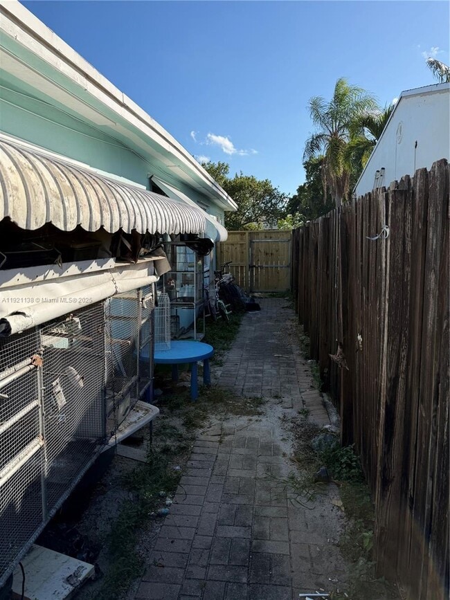 1927 Arthur St in Hollywood, FL - Building Photo - Building Photo
