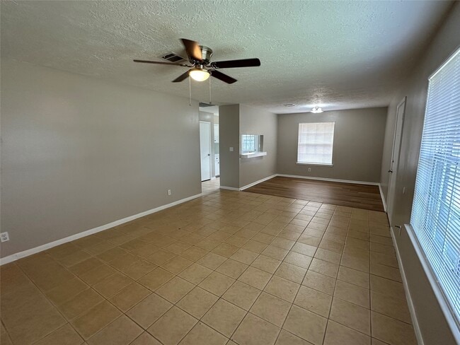 121 BROWNELL in La Porte, TX - Building Photo - Building Photo