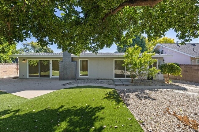 22305 Schoolcraft St