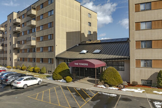 The Towers in Wallingford, CT - Building Photo - Building Photo