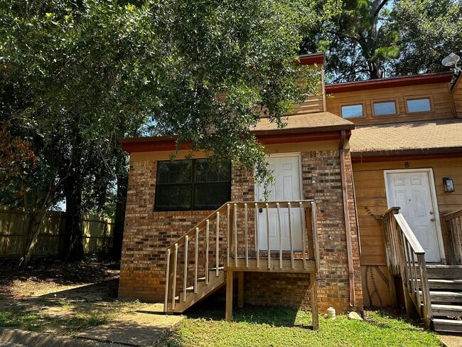 1828 Jackson Bluff Rd