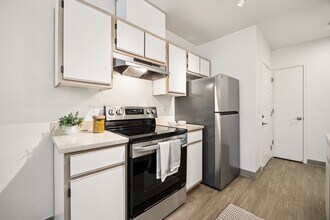 Nolan Ridge Apartments in Keizer, OR - Foto de edificio - Building Photo