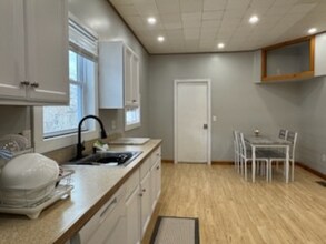 152 Broadway, Unit 1 in Taunton, MA - Building Photo - Building Photo