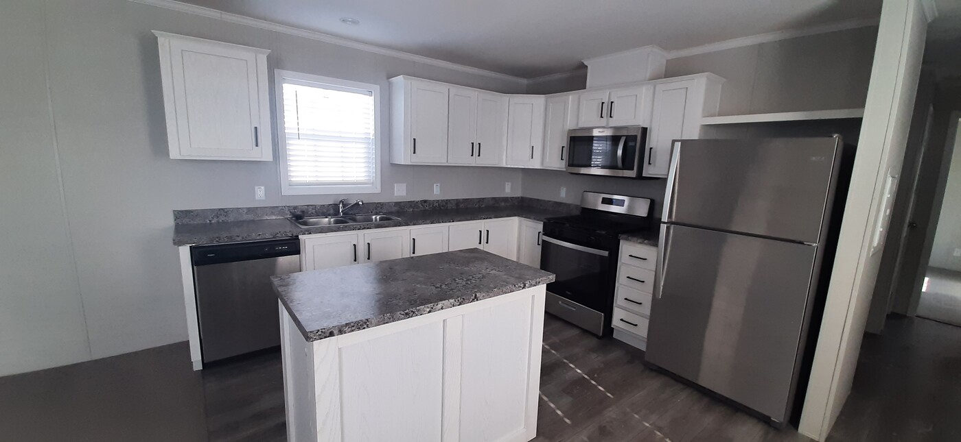 6 Canary Hill Dr in Orion Township, MI - Foto de edificio