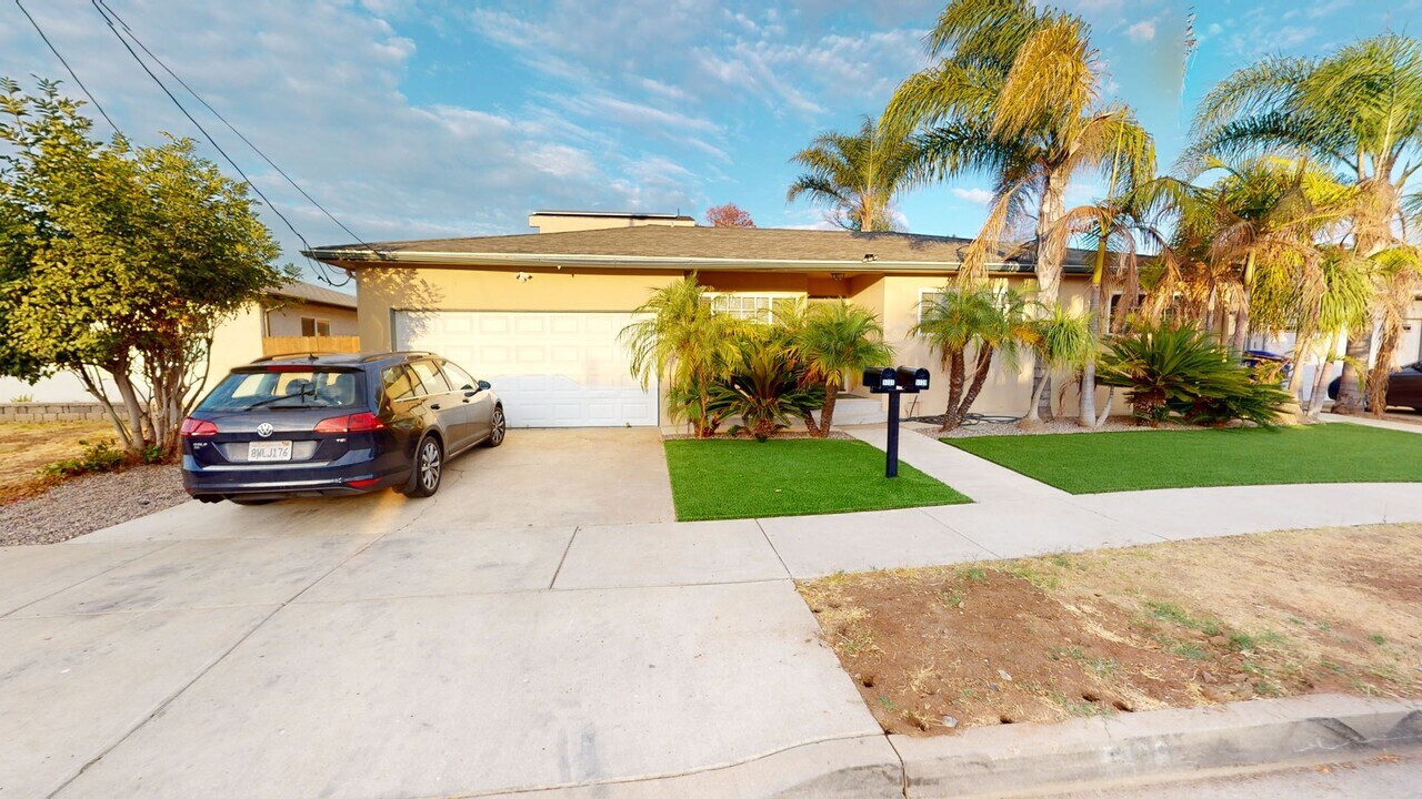5129 Leo St in San Diego, CA - Building Photo