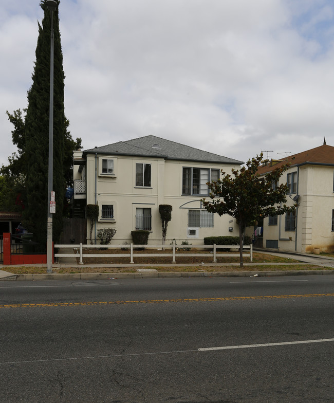 933 S Wilton Pl in Los Angeles, CA - Foto de edificio - Building Photo