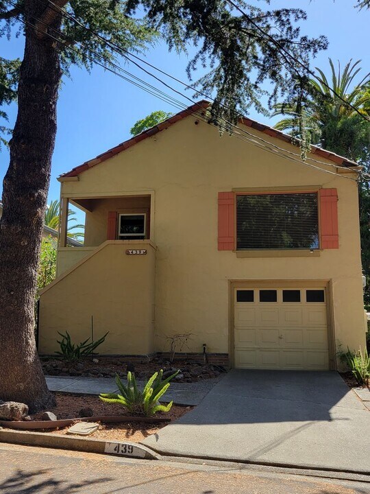 439 Harris Ave in Rodeo, CA - Building Photo