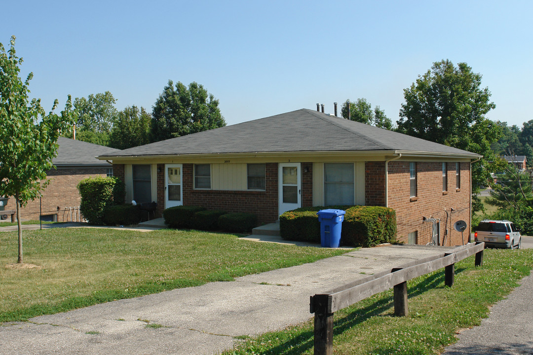 2005 Cambridge Dr in Lexington, KY - Building Photo