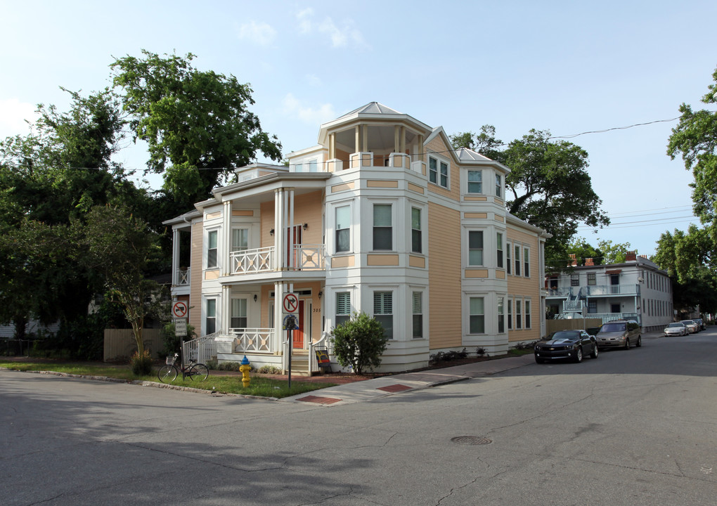 305 E Bolton in Savannah, GA - Building Photo