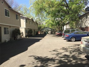 726 W 2nd Ave in Chico, CA - Foto de edificio - Building Photo