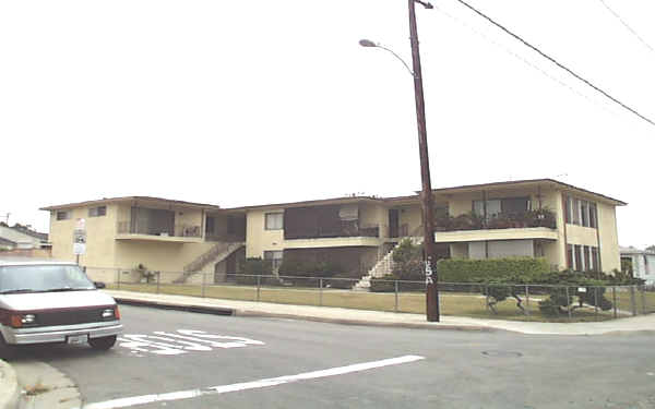 375 E Pomona Blvd in Monterey Park, CA - Foto de edificio