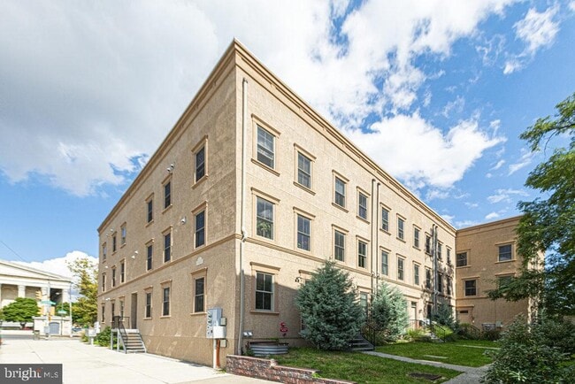 property at 2012 W Girard Ave