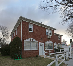 1300 Hampstead Tpke in Elmont, NY - Building Photo - Building Photo