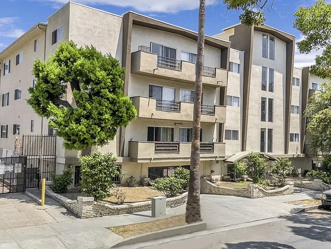 Serrano Apartments in Los Angeles, CA - Building Photo - Building Photo
