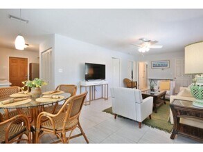 422 Julia Pl in Sarasota, FL - Building Photo - Building Photo