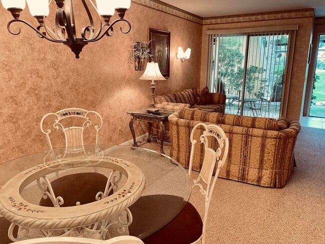 property at 2812 N Auburn Ct