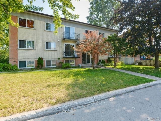 200 Parthenais in Boisbriand, QC - Building Photo