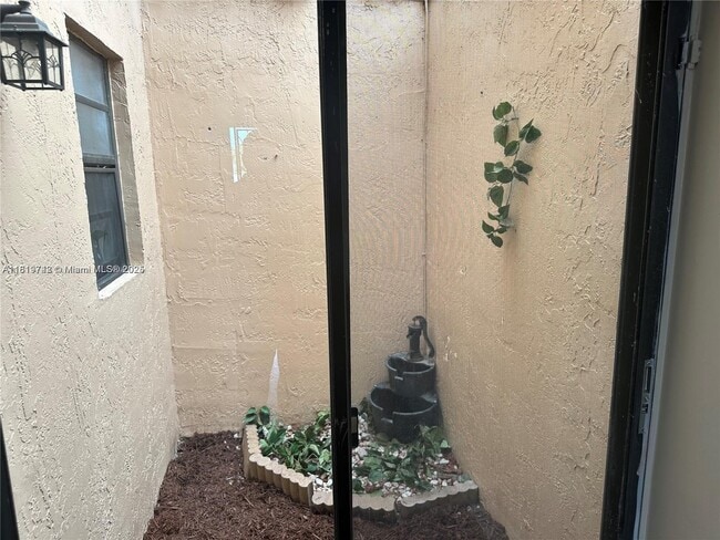 6991 NW 169th Terrace in Hialeah, FL - Building Photo - Building Photo