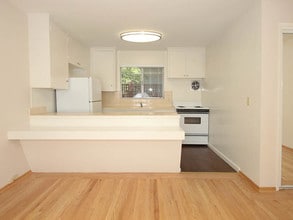 542 Forest Ave in Palo Alto, CA - Building Photo - Building Photo