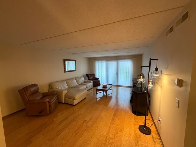 6401 W Berteau Ave in Chicago, IL - Building Photo - Building Photo