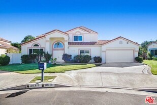 20318 Blythe St in Los Angeles, CA - Building Photo