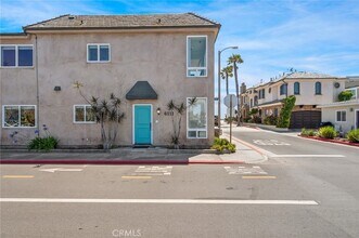 6111 Seashore Dr in Newport Beach, CA - Building Photo - Building Photo