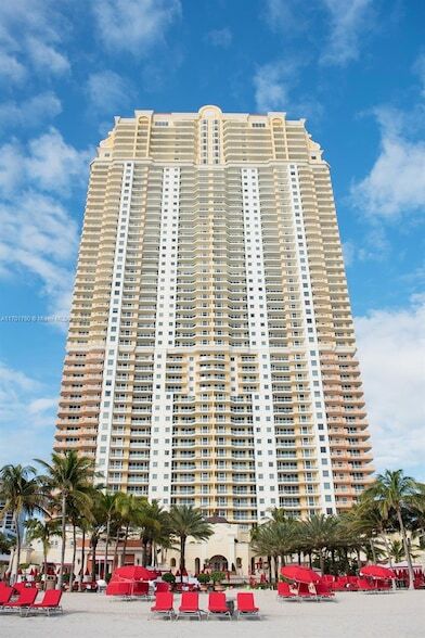 17875 Collins Ave, Unit 3001 in Sunny Isles Beach, FL - Building Photo - Building Photo