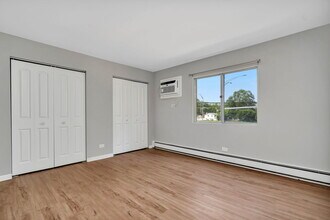 913 Plainfield Rd in Darien, IL - Building Photo - Building Photo