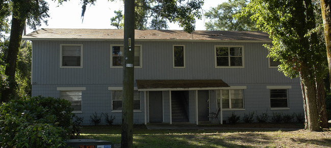 615 SW 11th Ln in Gainesville, FL - Foto de edificio - Building Photo