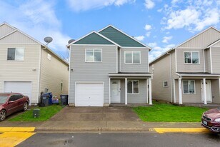 12572 SE Ramona St in Portland, OR - Building Photo