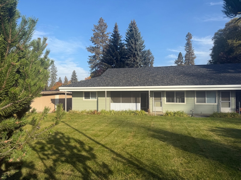 705 C St in Deer Park, WA - Building Photo