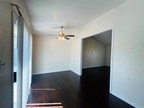 3709 Yaupon Dr in Grand Prairie, TX - Foto de edificio - Building Photo