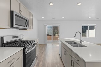 1998 N 350 W in Cedar City, UT - Building Photo - Building Photo