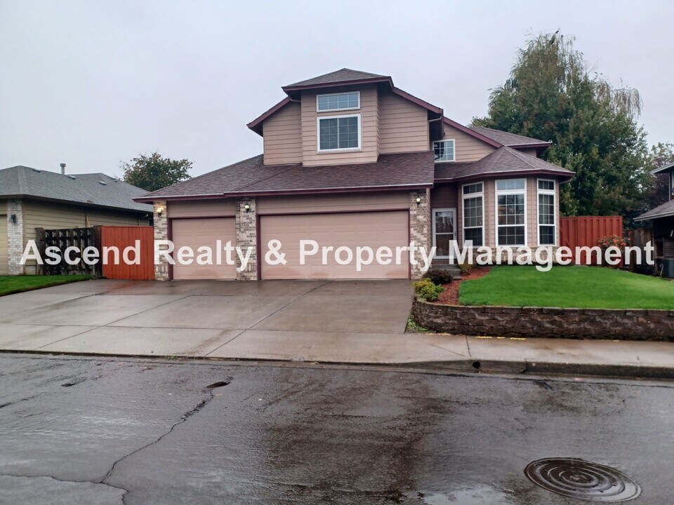 603 SW 27th Way in Troutdale, OR - Building Photo