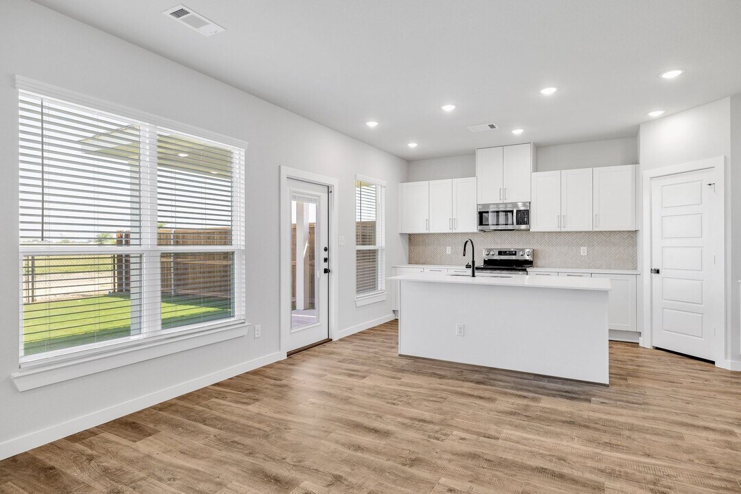 4011 Clovis St in Midlothian, TX - Building Photo